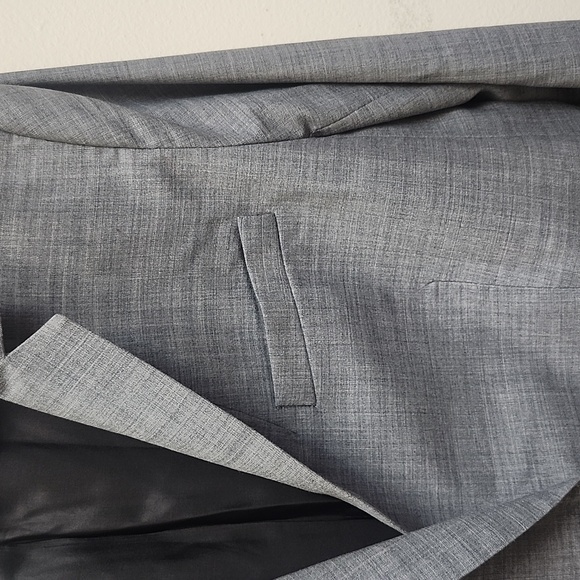 Aritzia Talula Gray Blazer, Size 12 - Picture 8 of 13